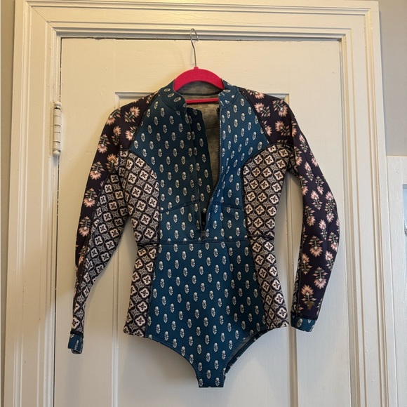 Spring Suit - Picture 2 of 8